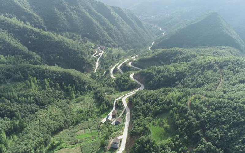 玉皇山村通村公路。