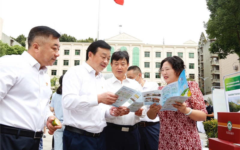 湖北省食品安全宣傳周暨農(nóng)產(chǎn)品質(zhì)量安全法宣貫進(jìn)社區(qū)活動(dòng)?？讋z