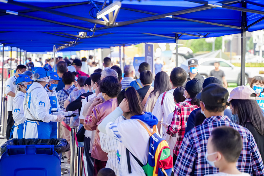 首日爆滿 華中首家麥德龍會(huì)員店火爆開業(yè)