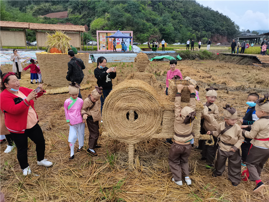 湖北竹山：“農(nóng)味”十足花樣百出共慶豐收節(jié)【5】