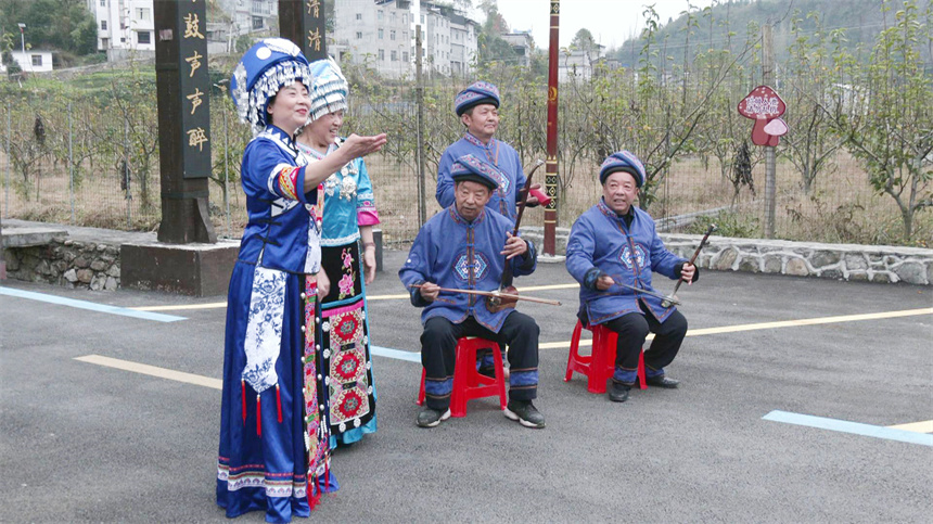 湖北建始：“絲弦鑼鼓”讓黨的二十大精神“聲入人心”