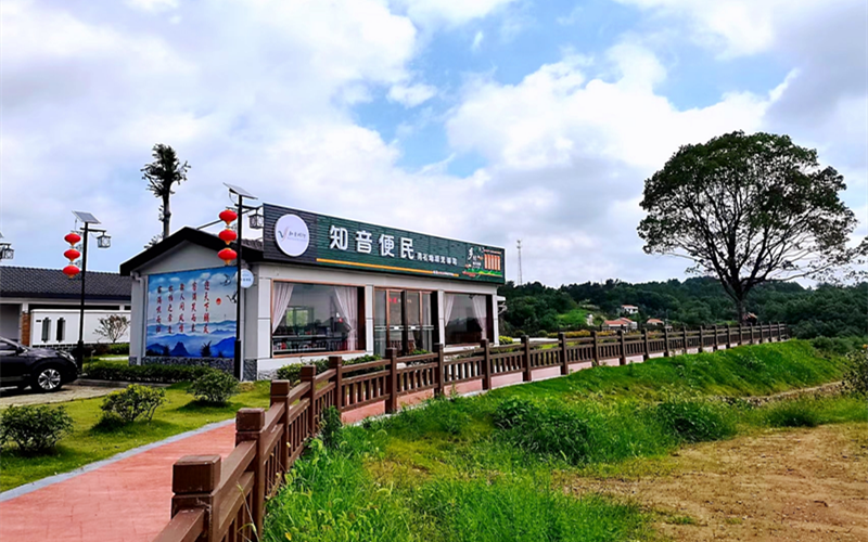 黃岡團風(fēng)縣總路咀鎮(zhèn)牛車河風(fēng)景區(qū)“知音便民”綜合服務(wù)驛站。王志鵬攝