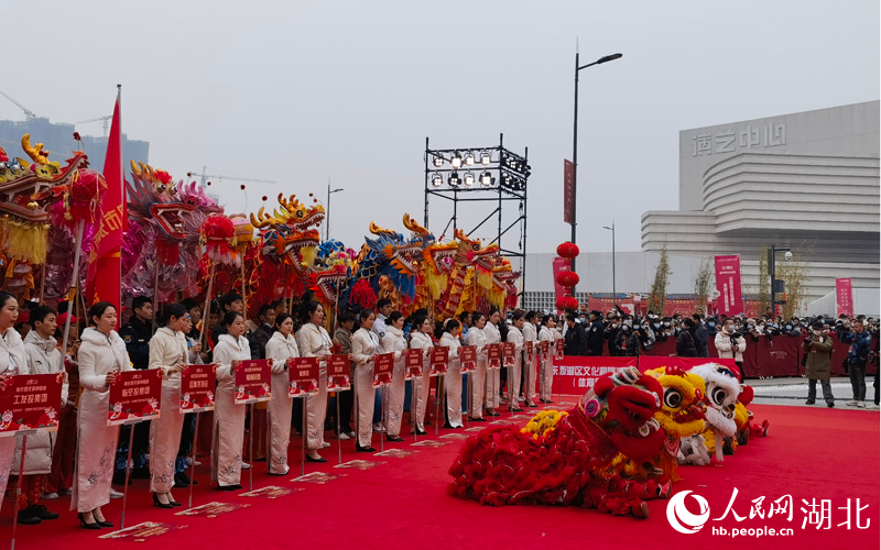 18支舞龍隊(duì)蓄勢待發(fā)。人民網(wǎng) 周雯攝