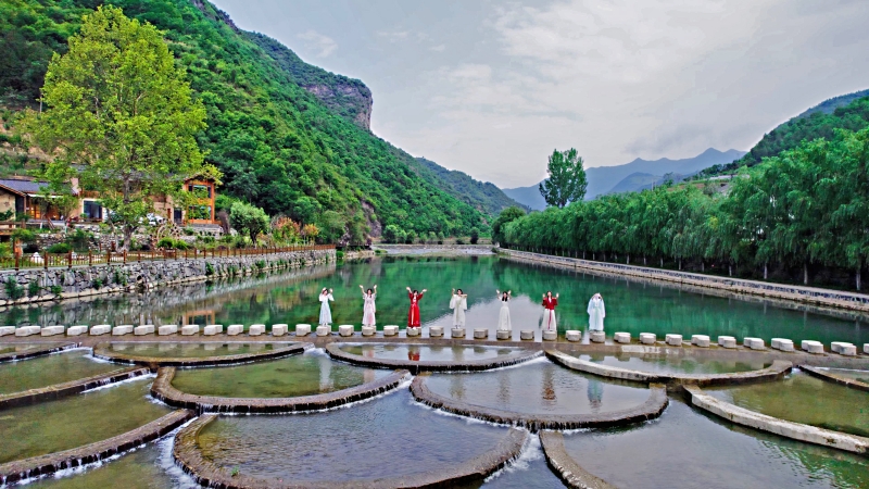 湖北省鄖西縣關(guān)防鄉(xiāng)沙溝村仙河灣風(fēng)景美如畫(huà)。 鄖軒文攝