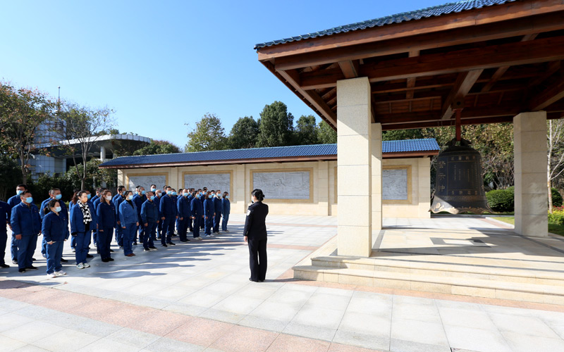 新業(yè)薄片公司黨員干部赴湖北省黨風(fēng)廉政建設(shè)教育基地開展警示教育。劉名攝