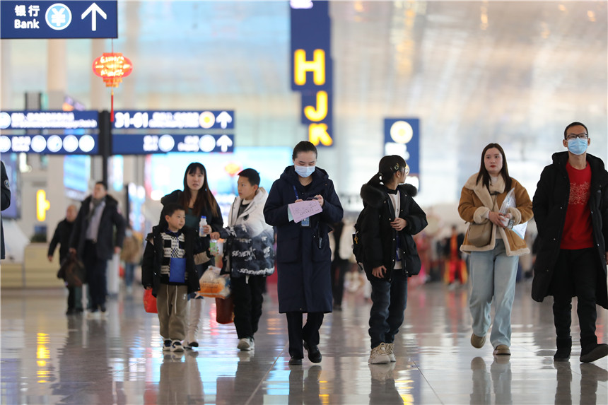 旅客春運歸鄉(xiāng)團圓路。湖北機場集團供圖