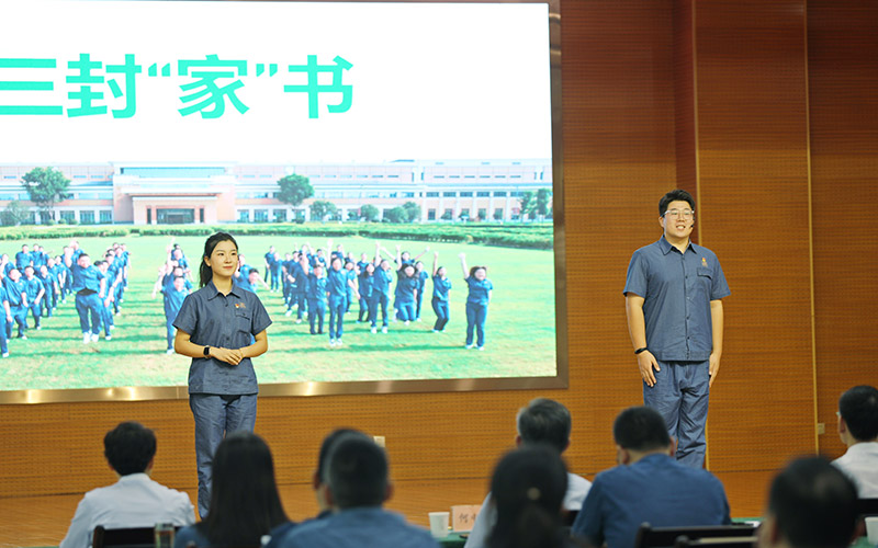 廉潔文化宣講《三封“家”書》。嚴(yán)耀威攝